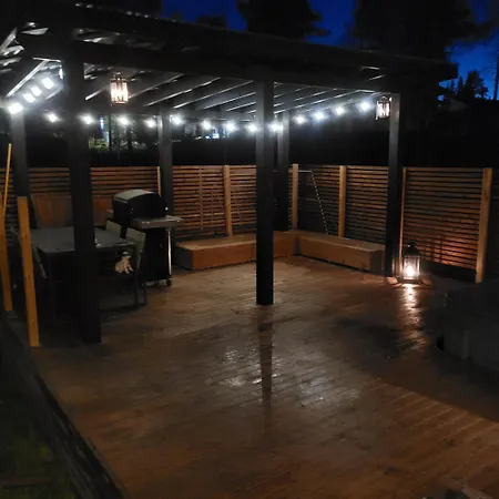 Modern Log House With Jacuzzi And Sauna Apartman